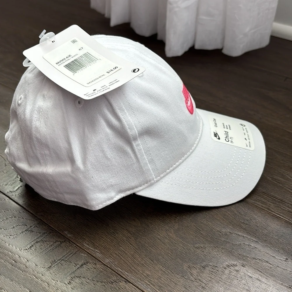 Nike Club/Baseball cap,velcro back, embroidered Nike swoosh logo,6 panel vented